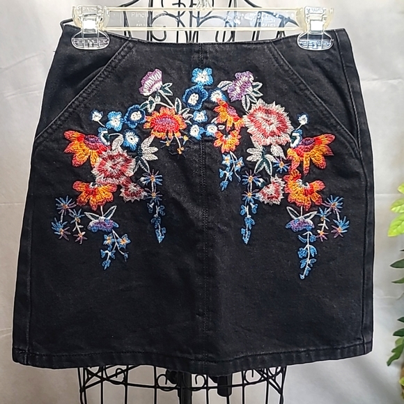 TOPSHOP Floral Embroidered Jean Skirt - Picture 1 of 7